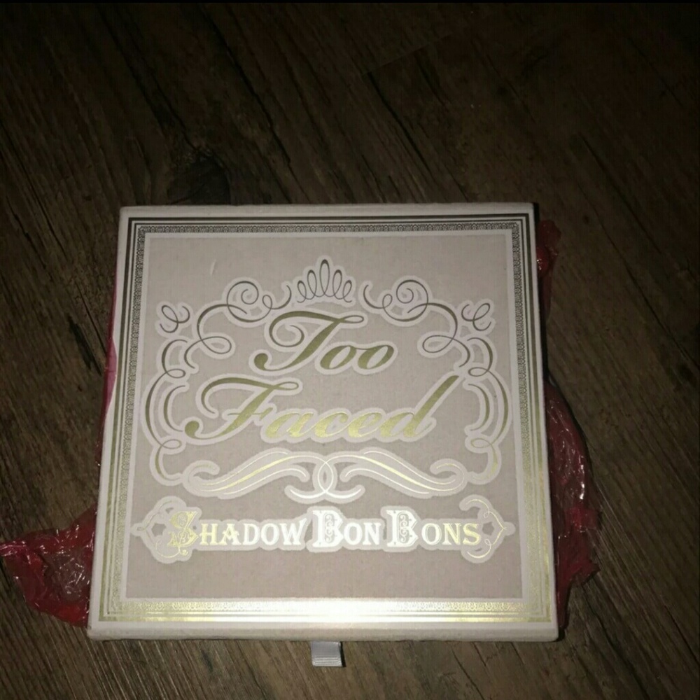 LE Too faced shadow Bon bons